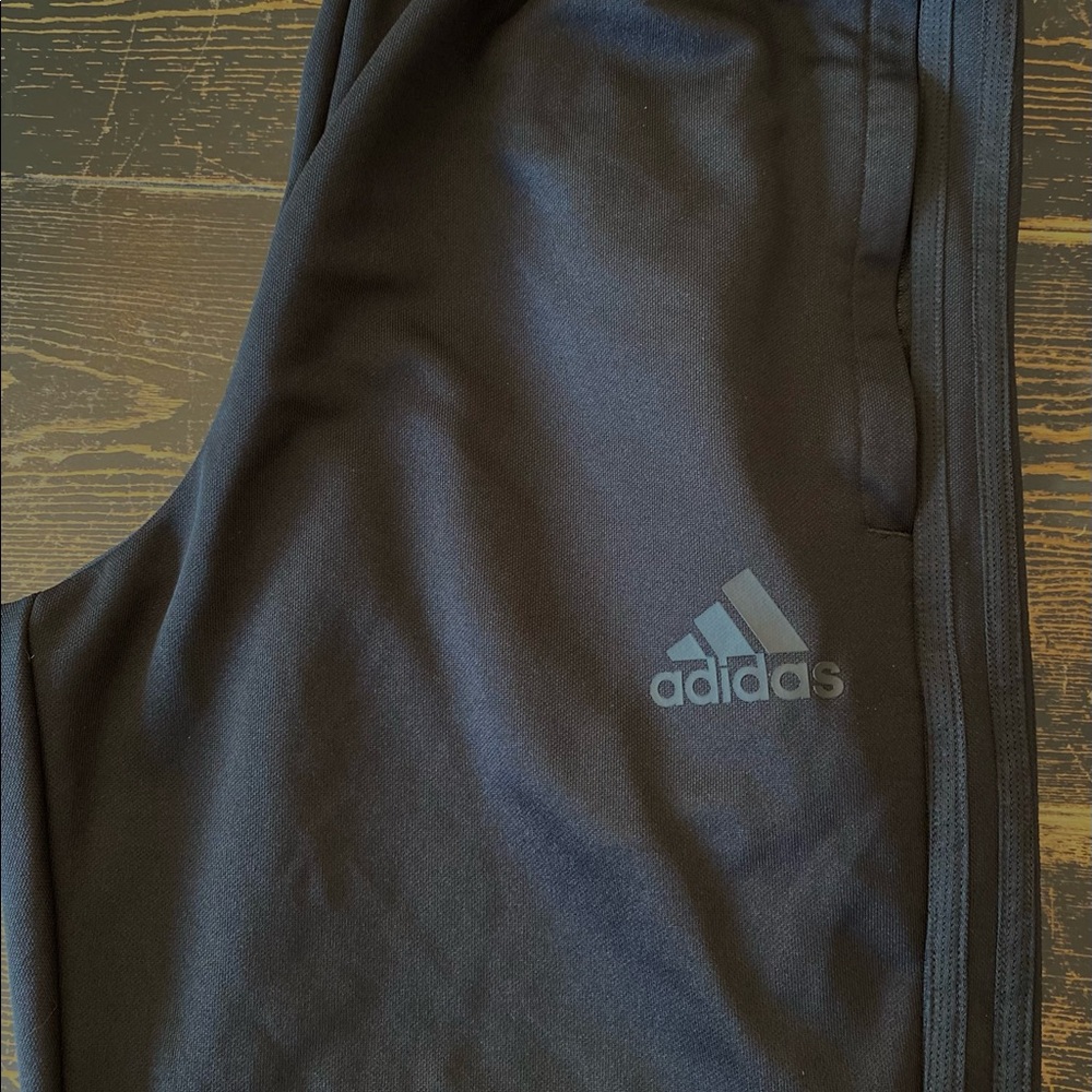 Mens Adidas joggers like new condition!  Black size M.